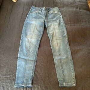 The Tapered Ankle - Medium Wash - Very Flattering!